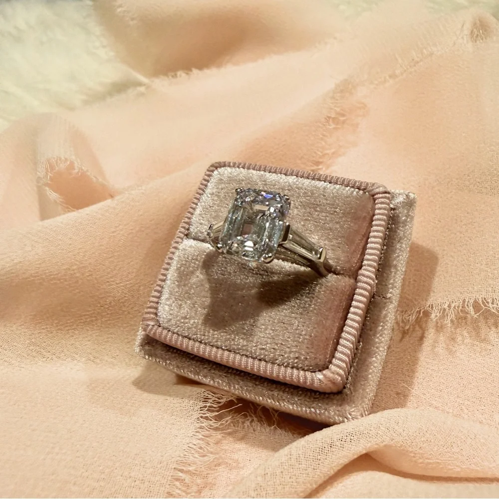 4CT Emerald Cut Engagement‎ Ring Baguette Three Stone Modern It-Girl Aesthetic - Picture 13 of 15